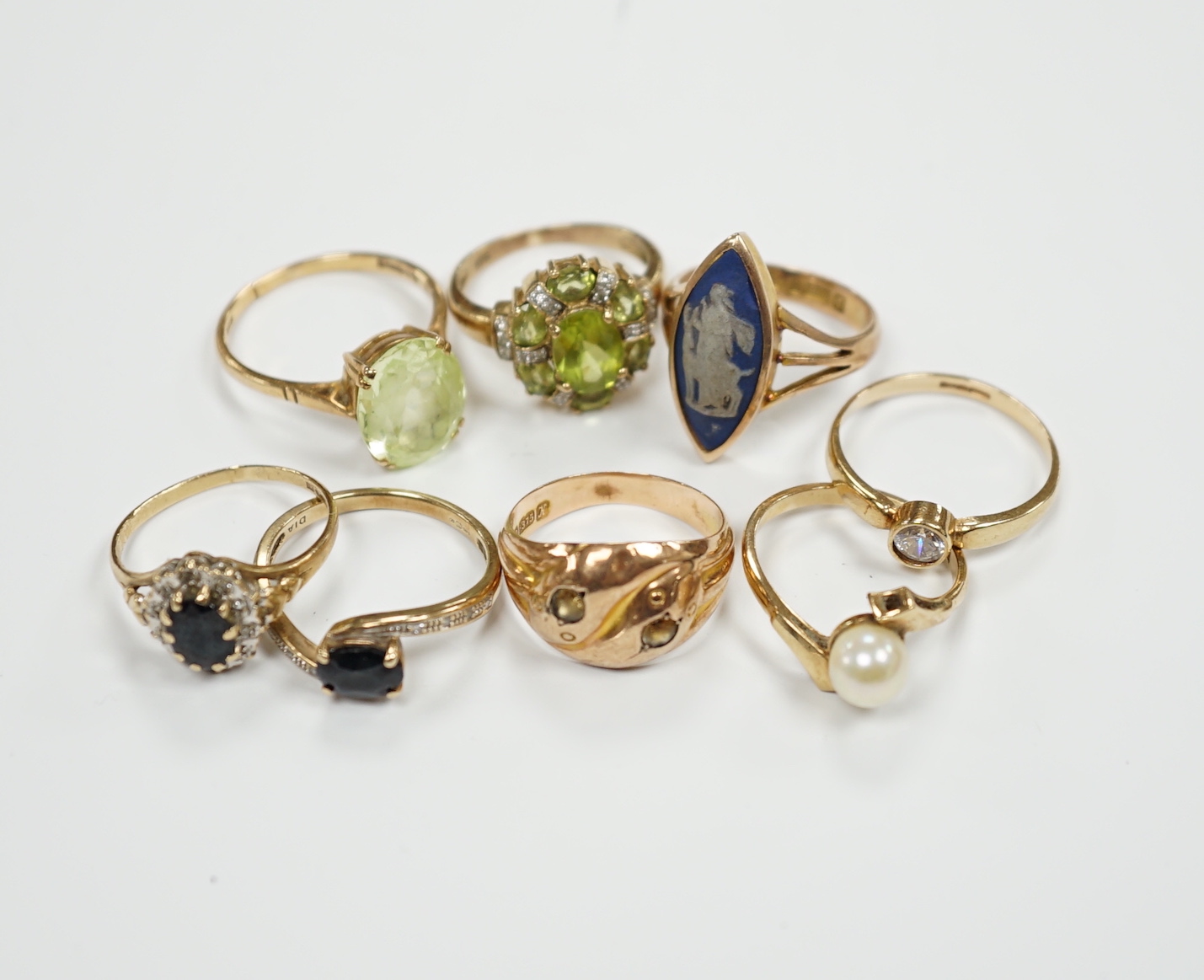 Eight assorted modern 9ct and gem set dress rings, including Wedgwood plaque set, gross weight 19.9 grams.